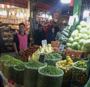 عرضه میوه و سبزی در بازار